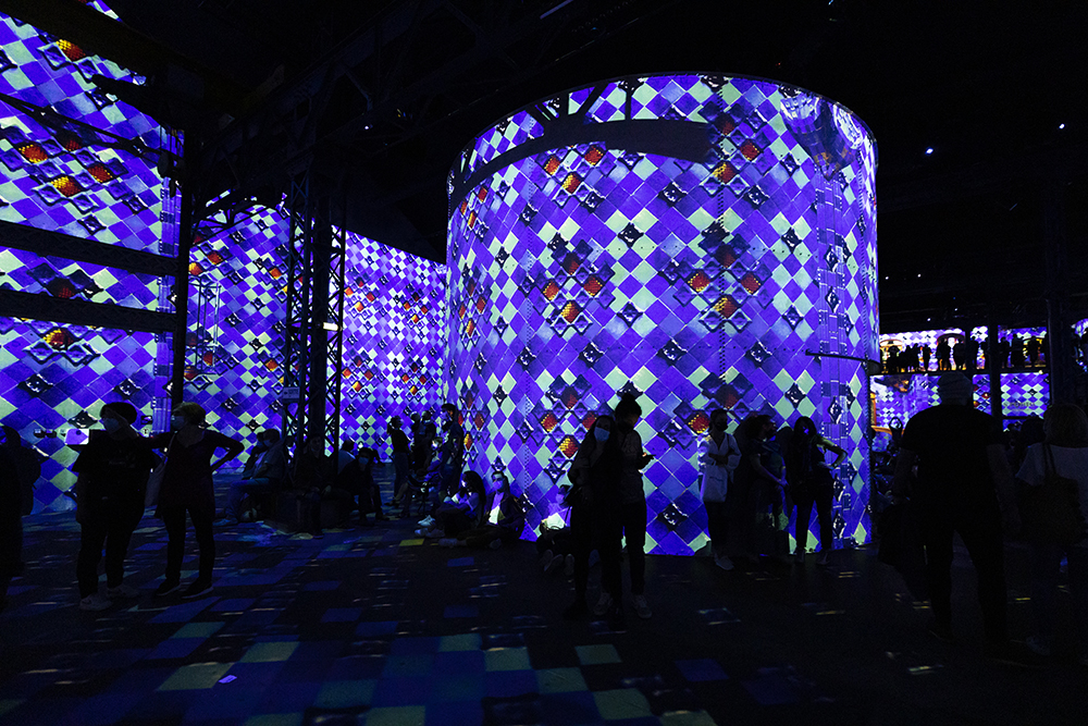 Изложбата Гауди в Ателието на светлините, Париж