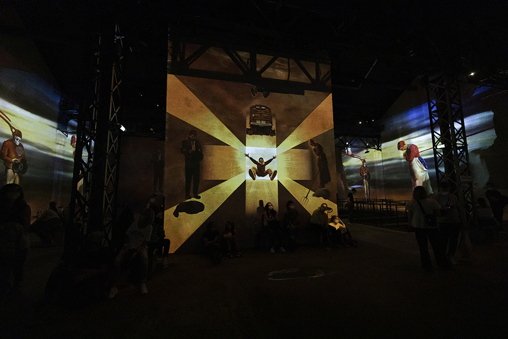 Изложбата Салвадор Дали в Ателието на светлините, Париж