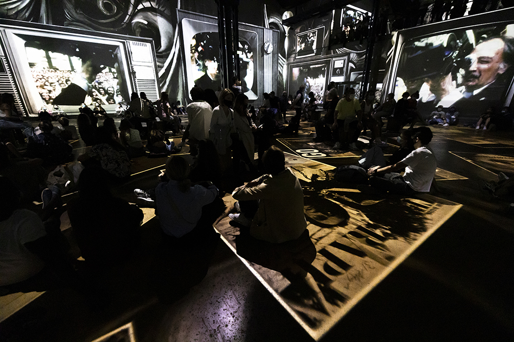 Изложбата Салвадор Дали в Ателието на светлините, Париж