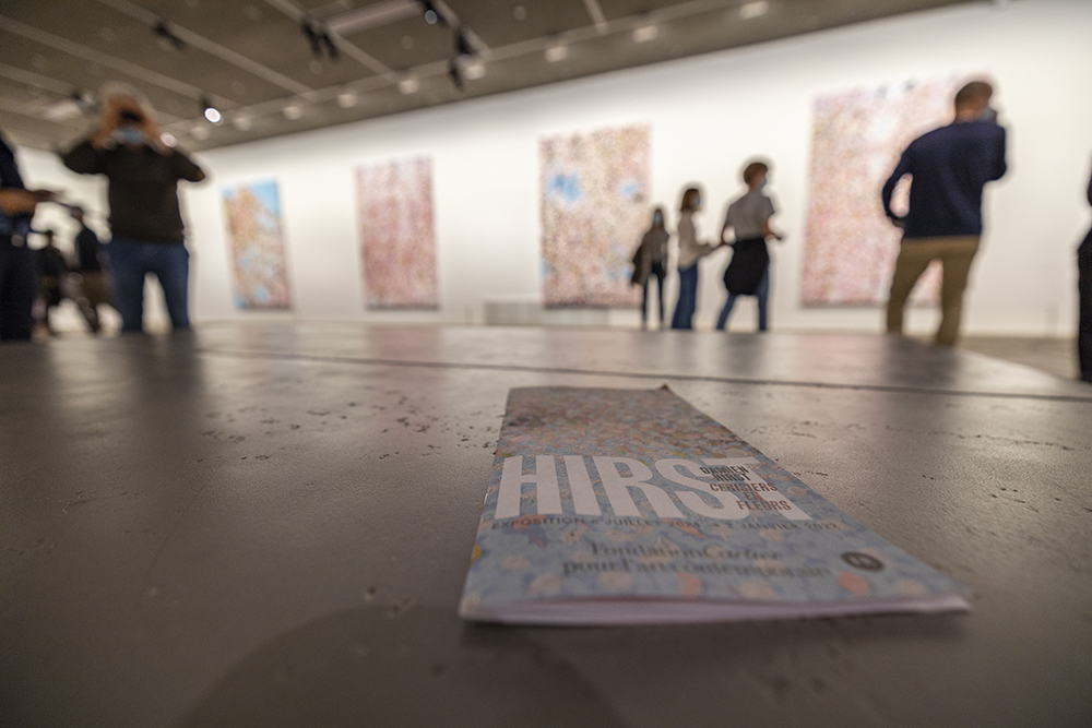 Изложбата Черешови цветве на Деймиън Хърст във фондация Картие, Париж