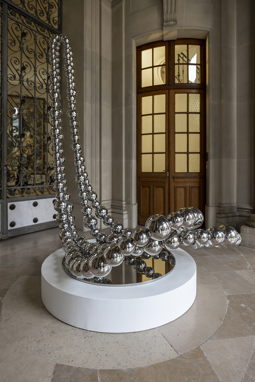 Изложбата Теоремата на Нарцис на Жан-Мишел Отонел в Пети пале, Париж